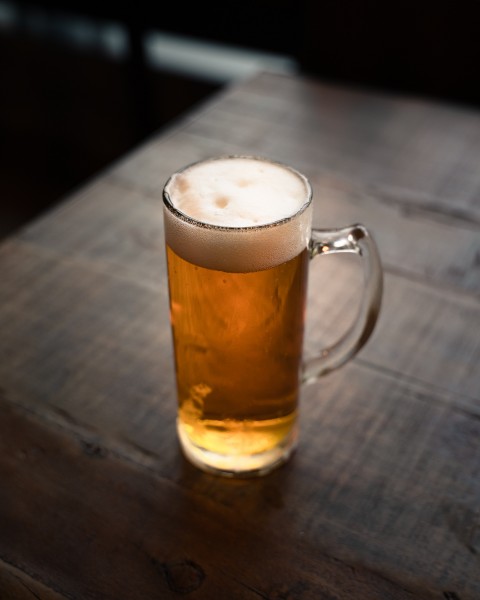点击大图看下一张：凉爽豪放的啤酒图片