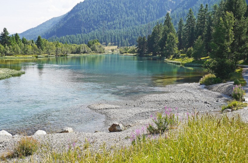 点击大图看下一张：瑞士格劳宾登自然风景图片