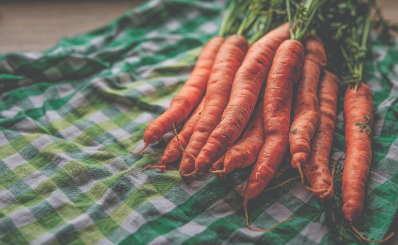 点击大图看下一张：营养丰富清脆的胡萝卜图片
