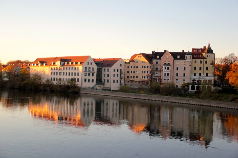 点击大图看下一张：德国巴伐利亚雷根斯堡建筑风景图片