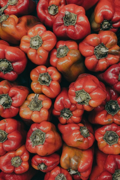 点击大图看下一张：各种颜色的柿子椒图片