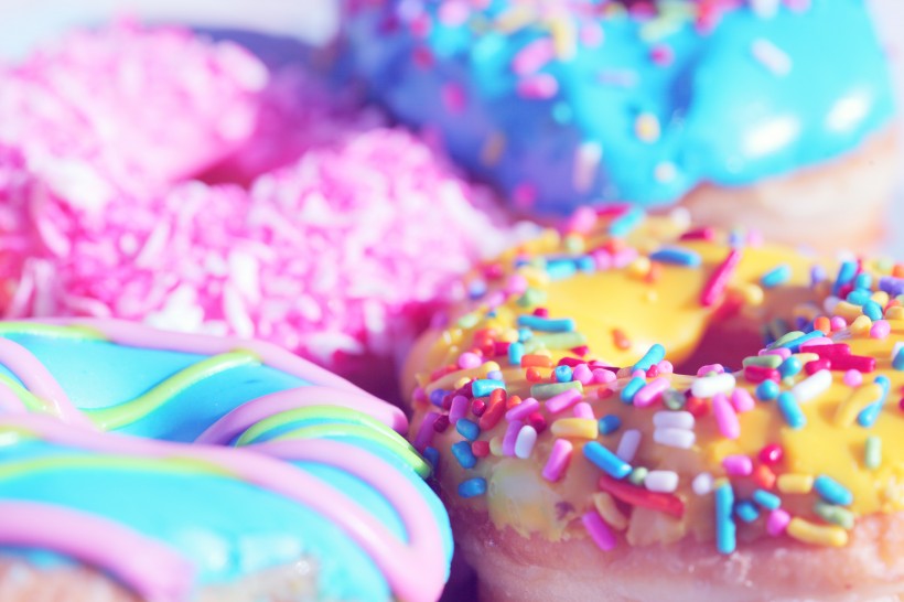 点击大图看下一张：深受大众喜爱的甜甜圈图片