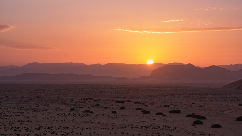 点击大图看下一张：约旦瓦迪拉姆沙漠自然风景图片