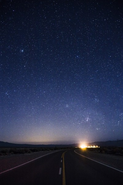 点击大图看下一张：闪亮耀眼的星空风景图片