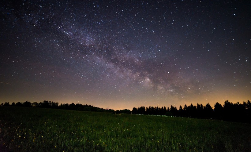 点击大图看下一张：闪亮耀眼的星空风景图片