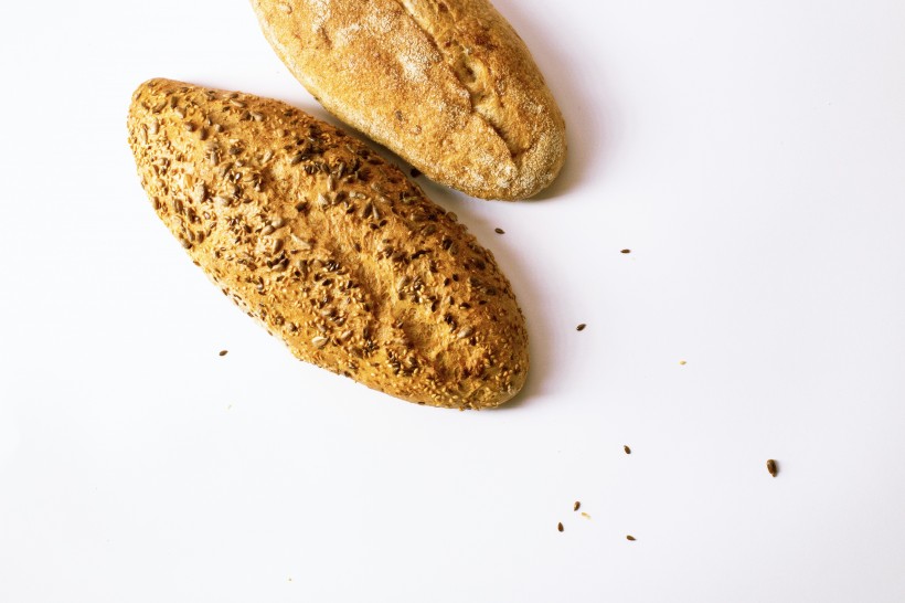 点击大图看下一张：营养可口的杂粮面包图片