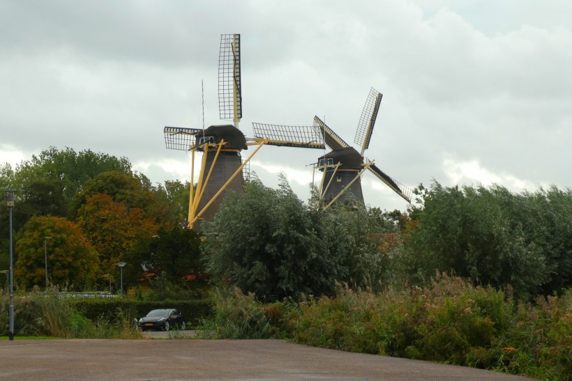点击大图看下一张：荷兰鹿特丹建筑风景图片