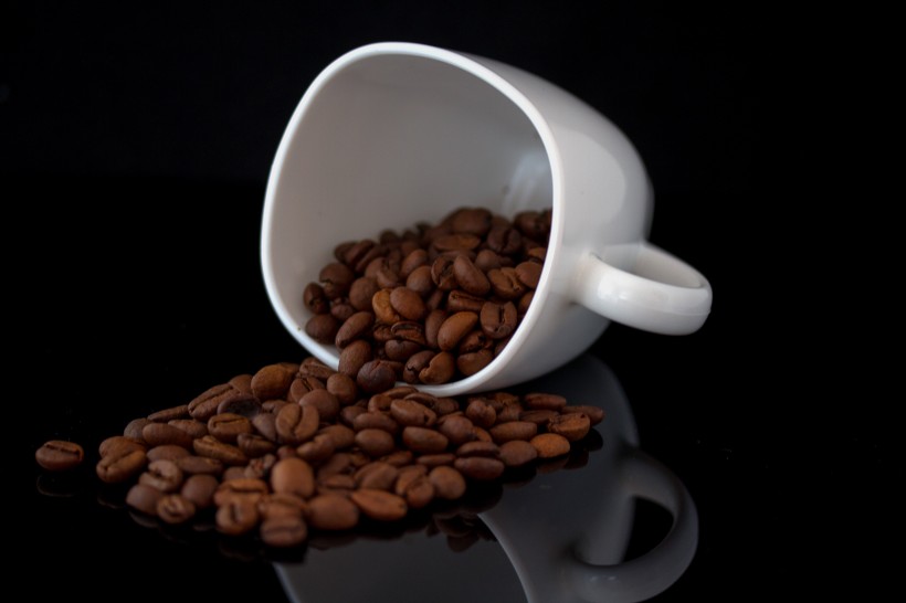 点击大图看下一张：棕色浓香的咖啡豆图片