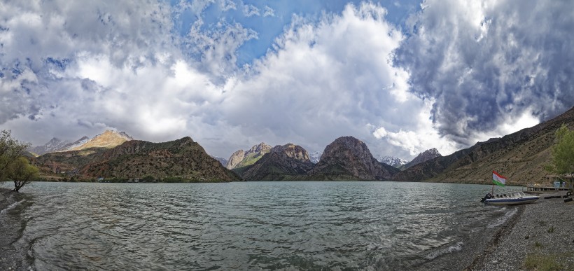 点击大图看下一张：塔吉克斯坦优美自然风景图片