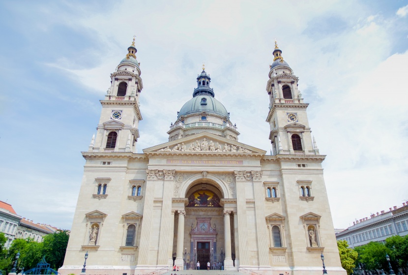 点击大图看下一张：布达佩斯圣斯蒂芬大教堂图片