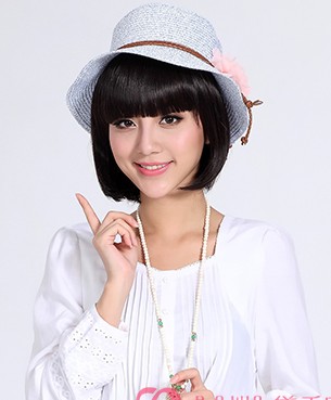点击大图看下一张：夏日女生可爱减龄齐刘海BOBO头发型帽子的戴法