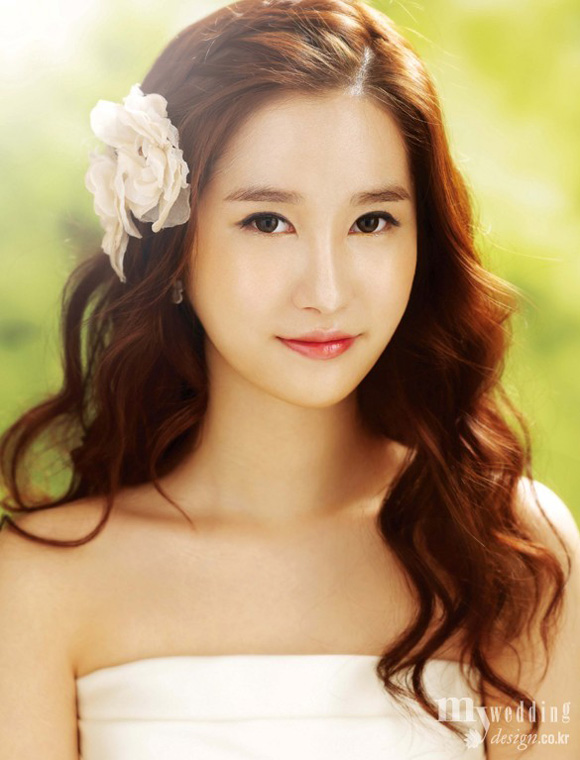点击大图看下一张：韩式唯美新娘发型图片