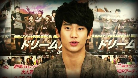 点击大图看下一张:金秀贤微偏分魅惑型,男生发型花样相对没有女生的多,这款属于随性浪漫型的~很衬托我们秀贤脸型耶~