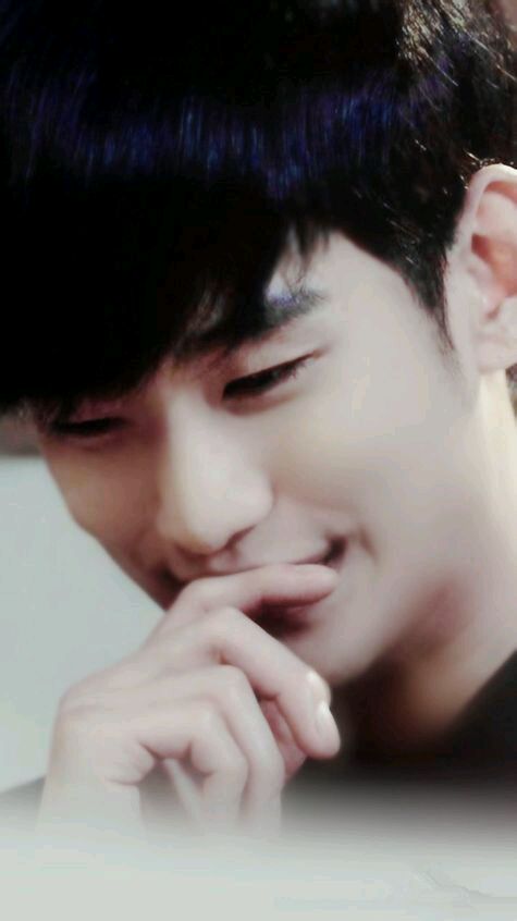 点击大图看下一张：金秀贤齐刘海短发