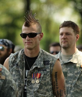 点击大图看下一张：美国大兵莫西干发型图片