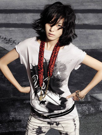 点击大图看下一张:韩式短发荷叶头,展现出动感大方的女生发型。