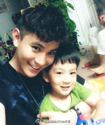点击大图看下一张:“中国最帅父子”单身潮爸沈晨晖帅气短发,四岁萌娃可爱发型获赞,林志颖Kimi、张亮天天、谢霆锋Lucas全OUT啦!