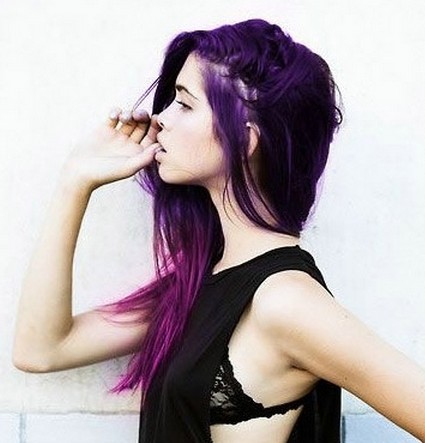 点击大图看下一张：一头梦幻紫色染发，可是最夺目的，这么前卫又充满个性的梦幻紫中长发，MM们想要尝试吗？