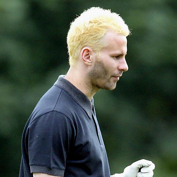 点击大图看下一张：职业生涯只效力过1家球队，威尔士人参加过英超每个赛季的比赛，他曾在打高尔夫时把自己的头发全部染成了金色