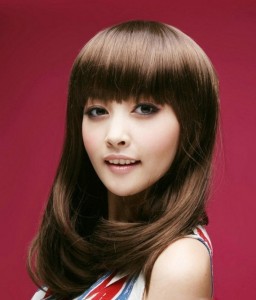 点击大图看下一张:梨花卷发中长直发~美丽风情梨花烫发型图片