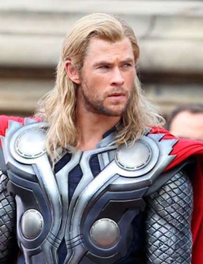 点击大图看下一张：Chris Hemsworth长发也能如此有魅力，男神就是驾驭得了各种发型！