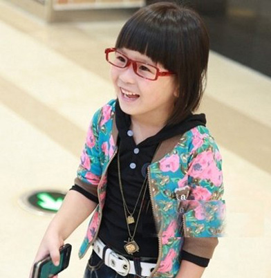 点击大图看下一张：不对称的小女孩中短发，圆形的刘海，非常的可爱。