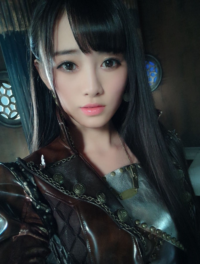 点击大图看下一张：鞠婧祎被日媒评为“中国4000年第一美女” ，空气感齐刘海发型美到爆。
