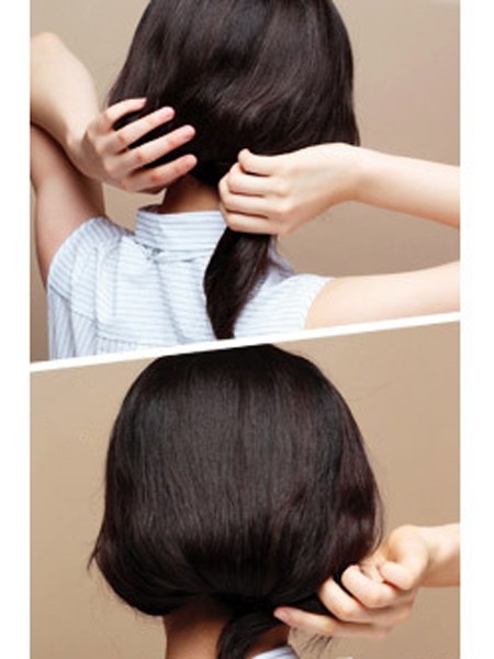 点击大图看下一张：step 3：将马尾向内塞进去。step 4：最后用黑色小发卡固定里面的的头发，再稍微调整一下就完成了。