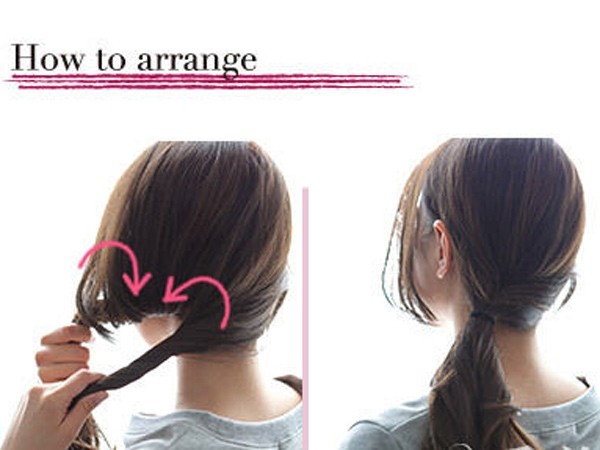 点击大图看下一张：扎发步骤step1：将头发分成两部分后分别扭转成发辫。step2：用橡皮筋固定在一起。