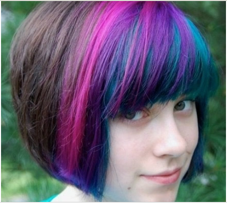 点击大图看下一张：这款彩虹头是不是马上就抓住你的视线了呢?这就是彩虹头的美丽，刘海用不同颜色漂染，个性缤纷多彩。