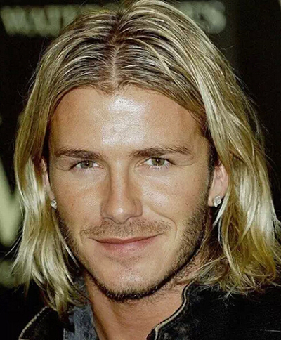 点击大图看下一张：David Beckham长发发型。有些男士懒得剪短头发，索性留长凹造型，像Brad Pitt、David Beckham、Chris Hemsworth……等男星曾最打动少女心的中长发造型。