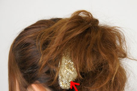 点击大图看下一张:最后装饰上一个好看的发夹就完成了。