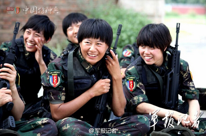点击大图看下一张：军报记者：【颜值爆表，短发才是女神的标准】短发，不美么？#中国女兵#给出响亮答案：颜值爆表的才是短发。剪去长发，也许有不舍，但更多的是新生。短发意味着：清新、果敢、干练、简约而不简单。当，真正的女汉子潇洒在练兵场时，那才是女神。所谓的化妆女神都弱爆了，来看真正实力爆表的中国女兵！