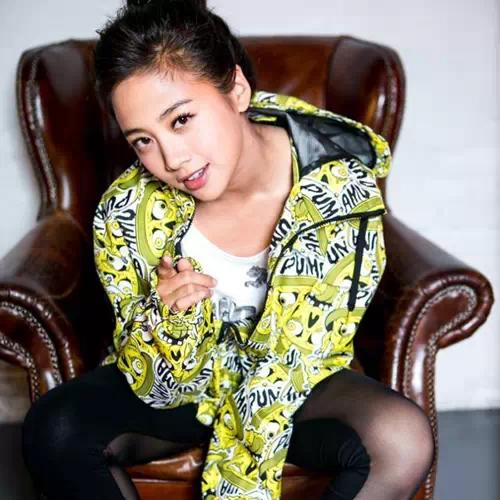 点击大图看下一张:再看一个,黑girl的鬼鬼吴映洁,大光明也是美腻。