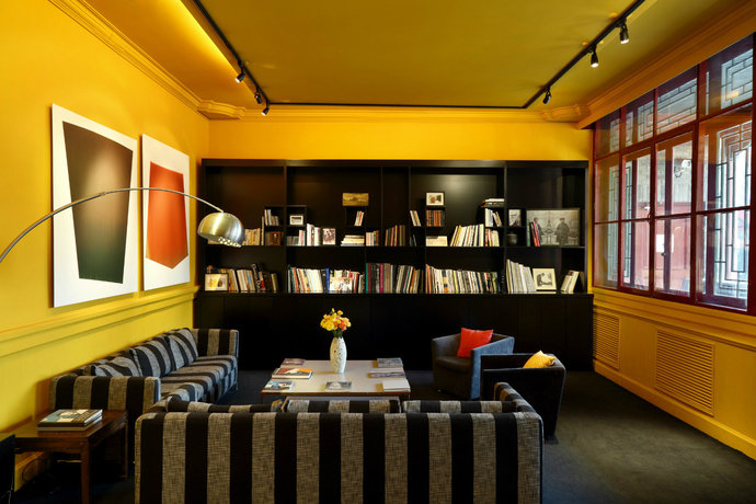 点击大图看下一张：混搭古典风格公寓客厅玄关餐厅设计图赏