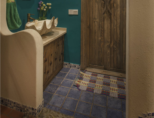 点击大图看下一张：地中海风格联排别墅装修效果图