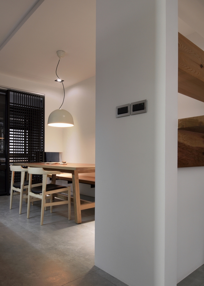 点击大图看下一张：清爽极致简约三居户型装潢案例