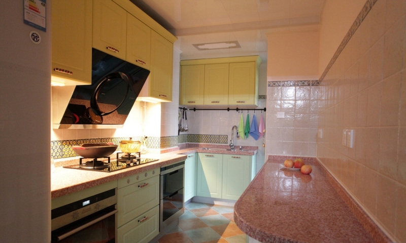 点击大图看下一张:童话乐园时尚混搭风格三居装潢