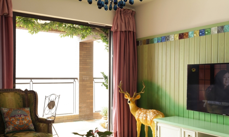 点击大图看下一张：童话乐园时尚混搭风格三居装潢