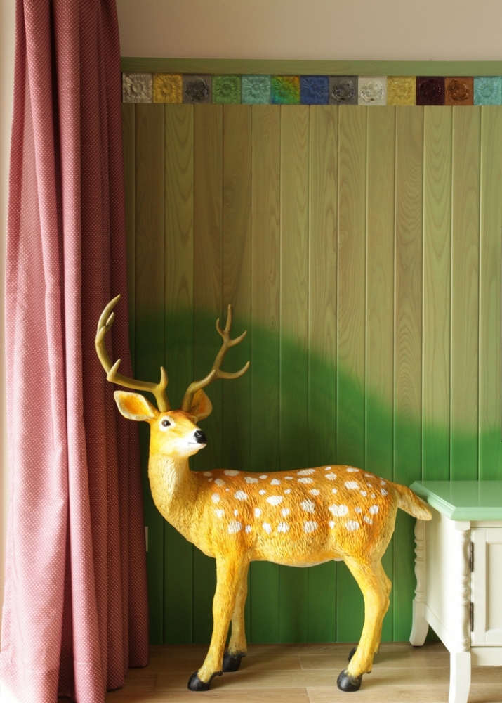 点击大图看下一张：童话乐园时尚混搭风格三居装潢