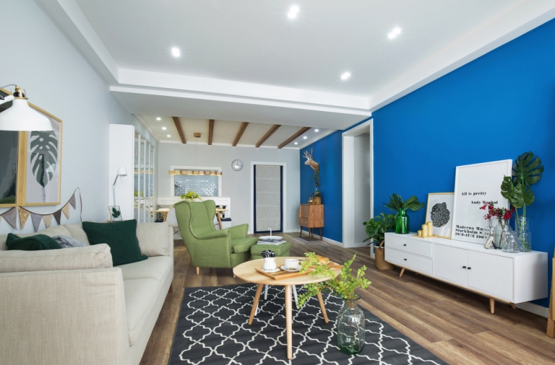 点击大图看下一张：质朴清爽欧式三居室浪漫装修