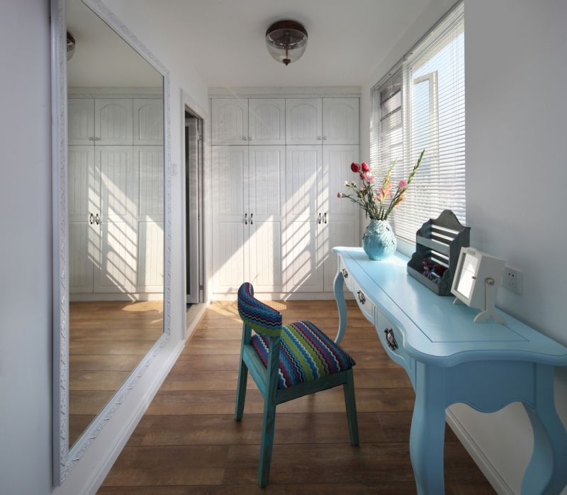 点击大图看下一张:地中海清爽自然复式装修案例欣赏