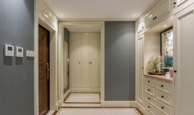 点击大图看下一张：简单清爽大气简欧风格三居装潢设计