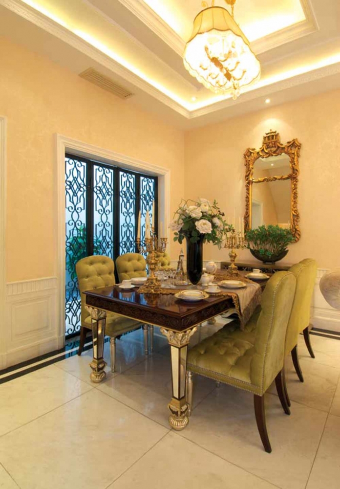 点击大图看下一张：法式宫廷欧式精致别墅装潢案例