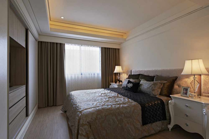 点击大图看下一张：浪漫轻奢简欧风格两居装潢设计