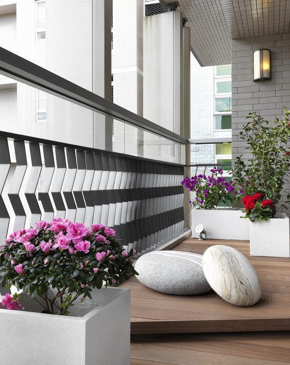 点击大图看下一张：质朴现代风格106平两居室装修设计欣赏