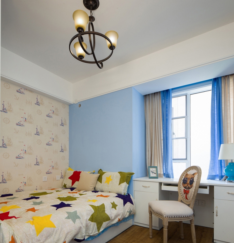 点击大图看下一张:舒适温馨欧式86平二居室装修效果图