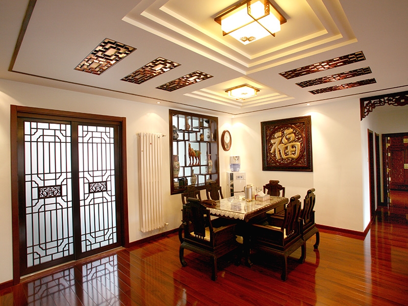 点击大图看下一张：中式古典大气三居室布置设计