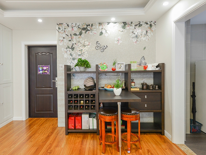 点击大图看下一张：103方简约都市温馨三室两厅设计效果