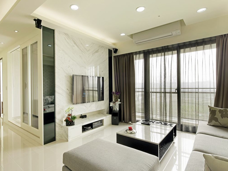 点击大图看下一张：简约时代白色清爽三居装潢设计